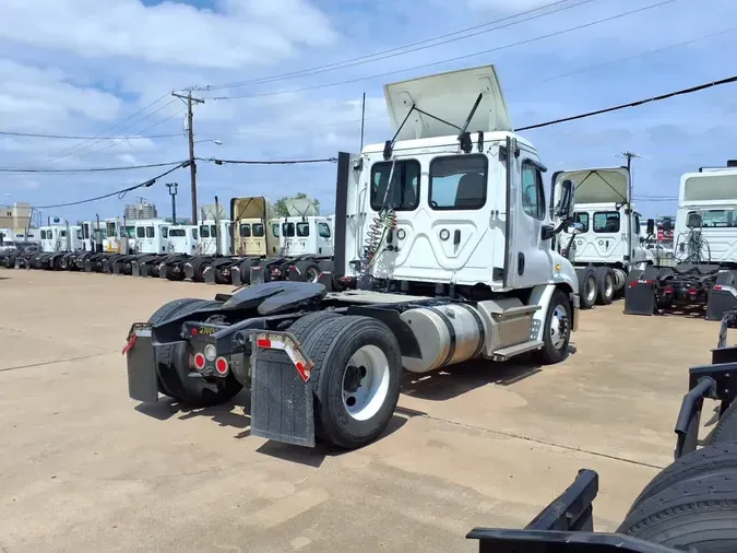 2020 FREIGHTLINER/MERCEDES CASCADIA 113