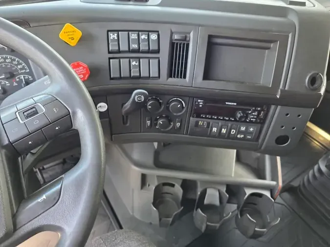2019 VOLVO VNR64T-640