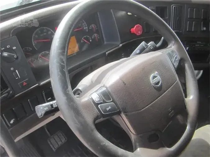 2014 VOLVO VNL64T670