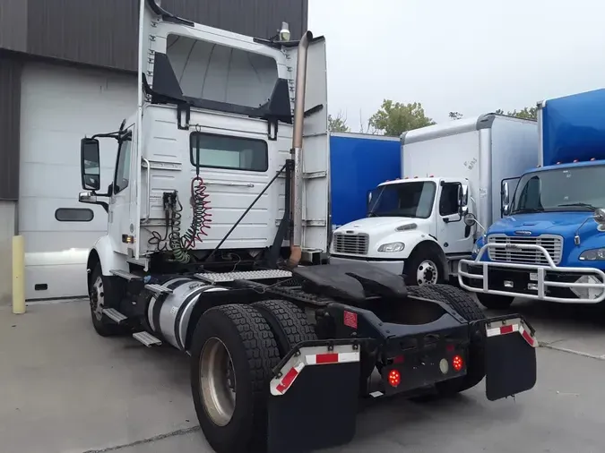 2019 VOLVO VNR42T 300