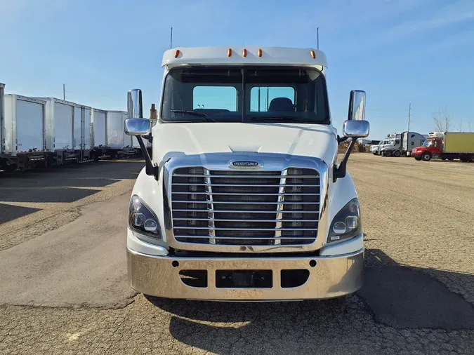 2016 FREIGHTLINER/MERCEDES CASCADIA 113