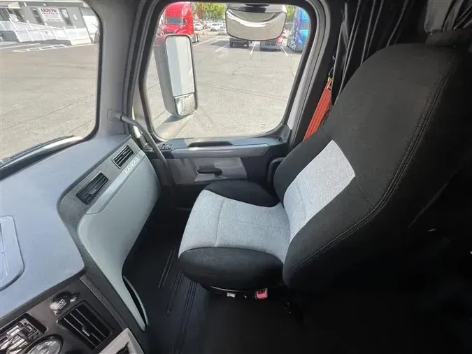 2019 FREIGHTLINER CASCADEVO1