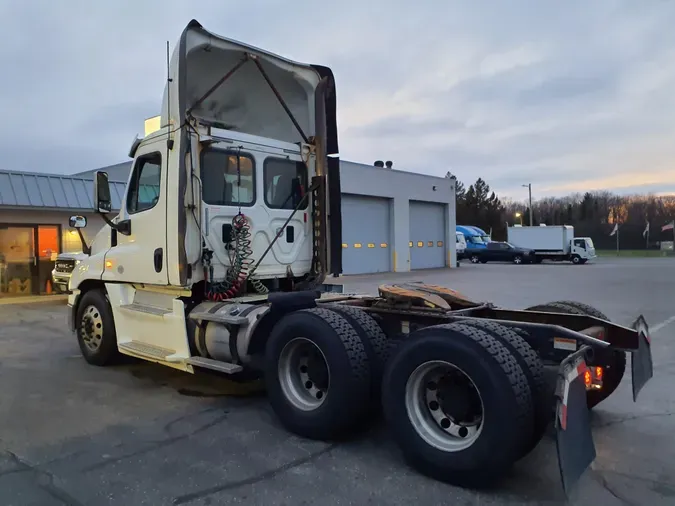 2016 FREIGHTLINER/MERCEDES CASCADIA 125