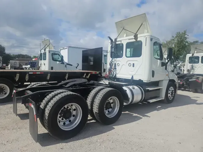 2018 FREIGHTLINER/MERCEDES CASCADIA 125