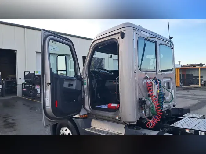 2020 Freightliner Cascadia 126