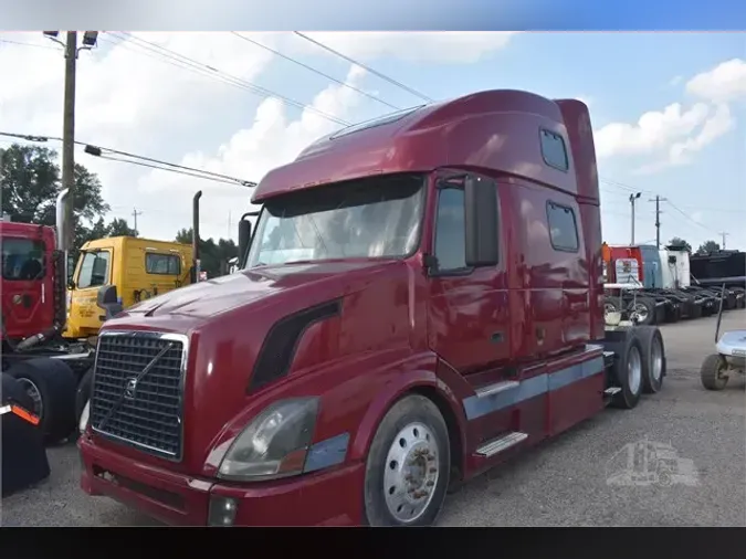 2005 VOLVO VNL64T780