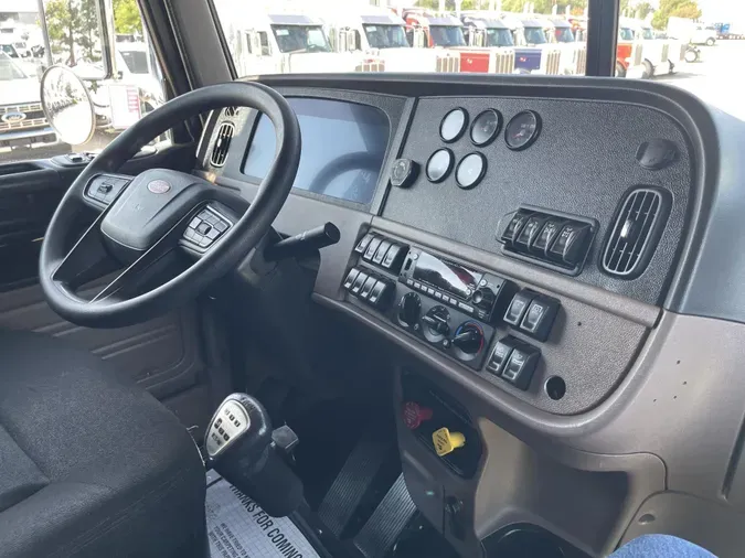 2023 Peterbilt 389