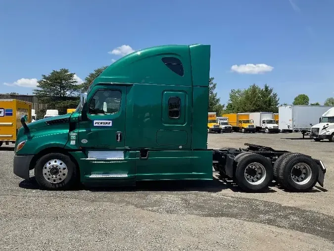 2018 Freightliner T12664ST