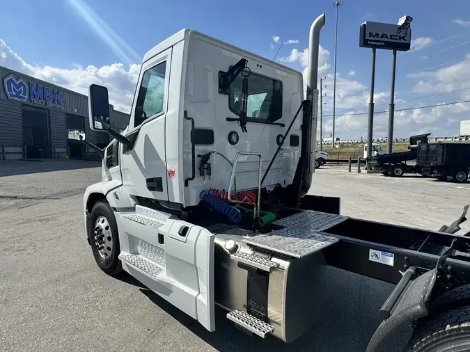 2026 MACK PIONEER 64T DAYCAB7fafaac5a1aa9c66bee5bd284b59b720