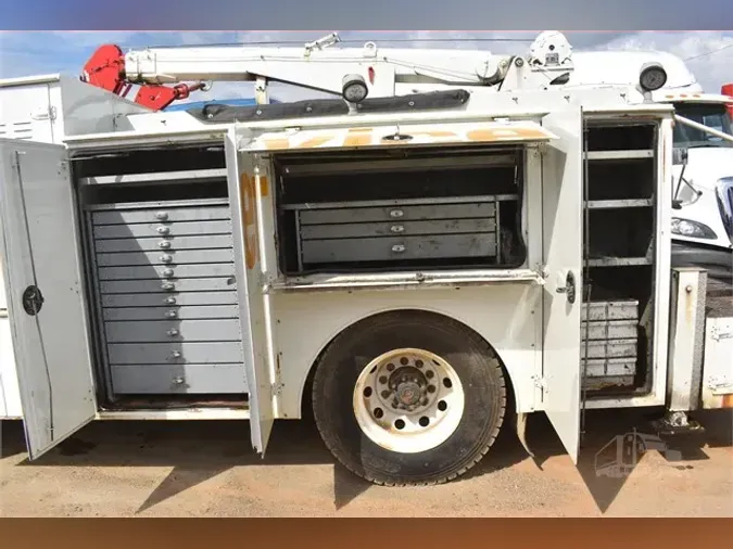 2011 FREIGHTLINER BUSINESS CLASS M2 106