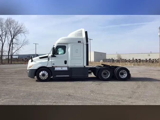 2021 Freightliner Cascadia 126