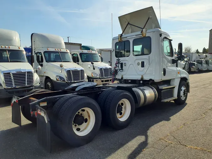 2017 FREIGHTLINER/MERCEDES CASCADIA 125