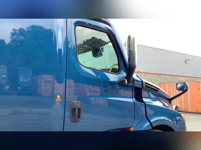 2023 Freightliner Cascadia 1267fb0f06ddd740147cbe51576800b8397