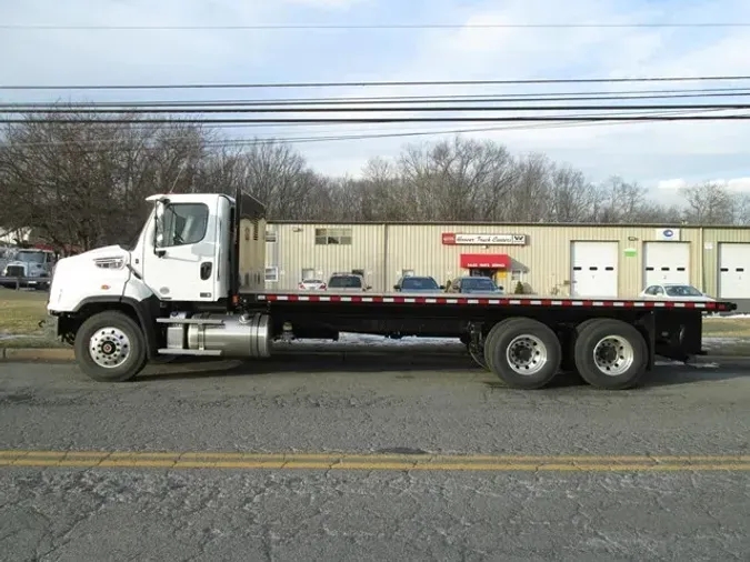 2025 FREIGHTLINER 114SD