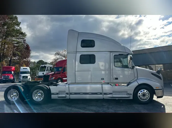 2022 VOLVO VNL64T860