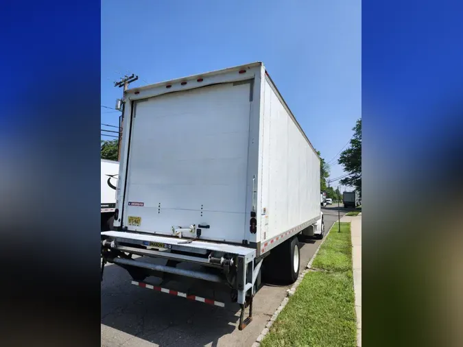2018 FREIGHTLINER M2 106