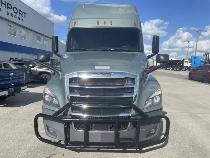 2020 Freightliner Cascadia 126