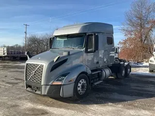 2022 VOLVO VNL740
