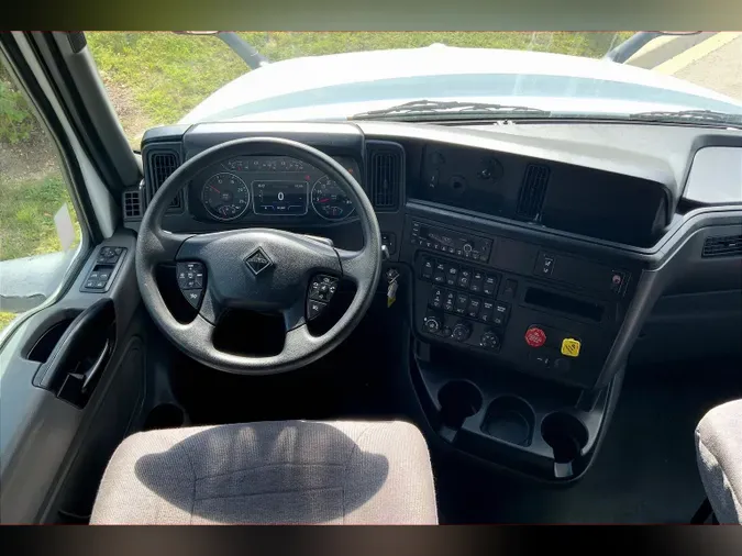 2022 INT LT625 6x4
