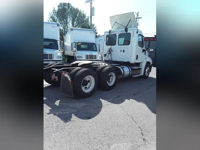 2018 FREIGHTLINER/MERCEDES CASCADIA 125