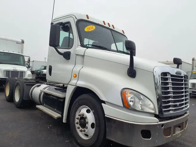 2016 FREIGHTLINER/MERCEDES CASCADIA 125