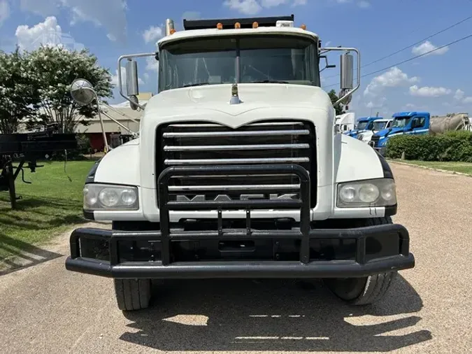2011 MACK GRANITE GU713