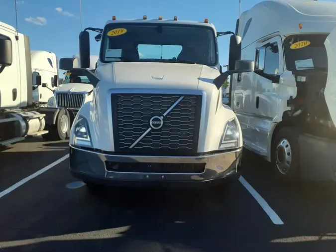 2019 VOLVO VNL64T-300
