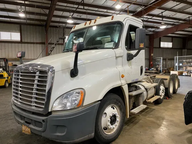 2015 FREIGHTLINER/MERCEDES CASCADIA 125