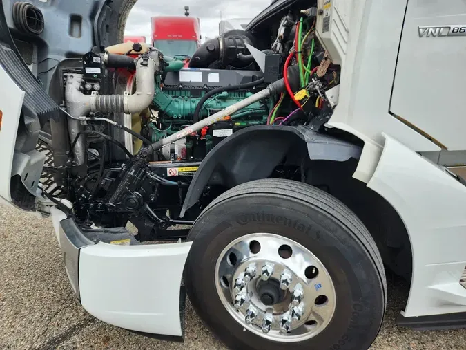 2023 VOLVO VNL64T860