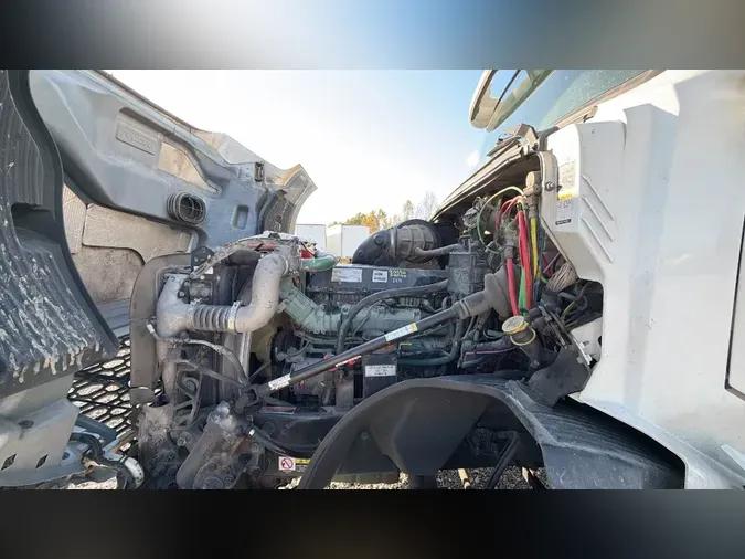 2019 Volvo VNL300
