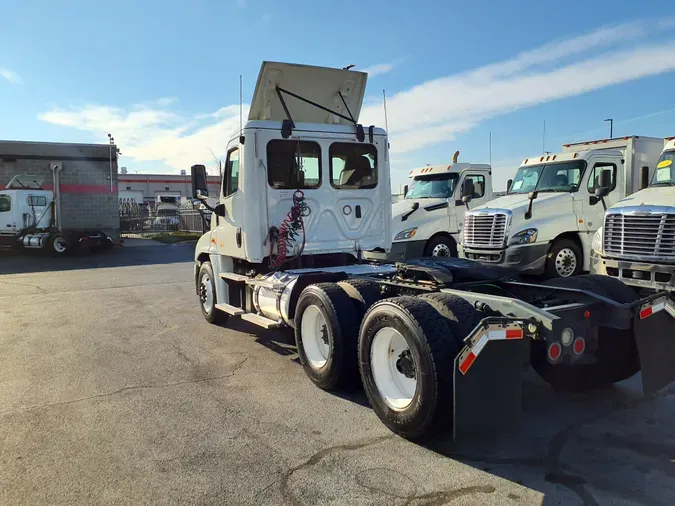 2018 FREIGHTLINER/MERCEDES CASCADIA 125