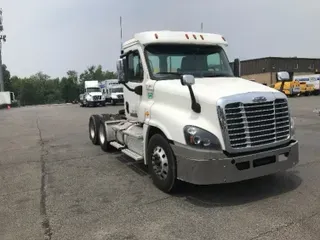 2017 FREIGHTLINER X12564ST