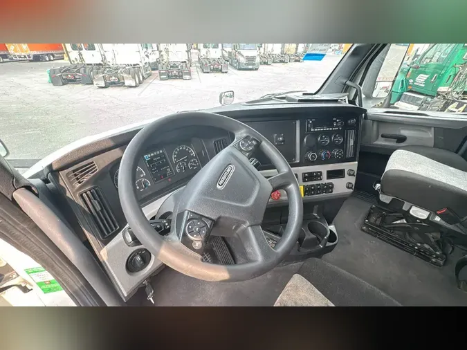 2021 Freightliner Cascadia 126