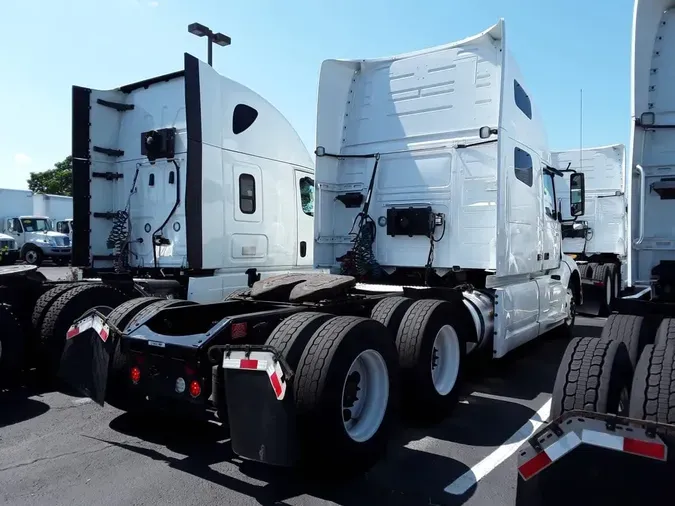 2020 VOLVO VNL64T-760