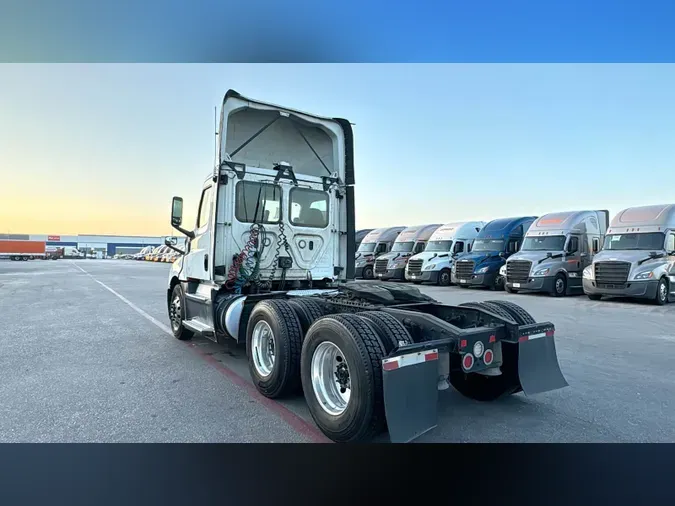 2020 Freightliner Cascadia 126
