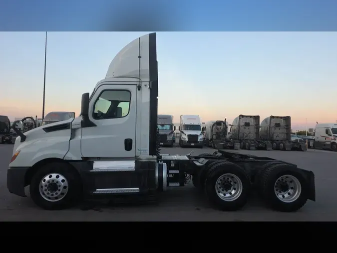 2020 Freightliner Cascadia 1267fd018987ef4fa06fa028d6610ef857a