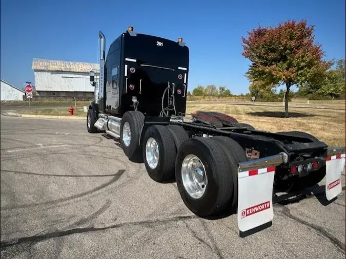 2024 Kenworth W900