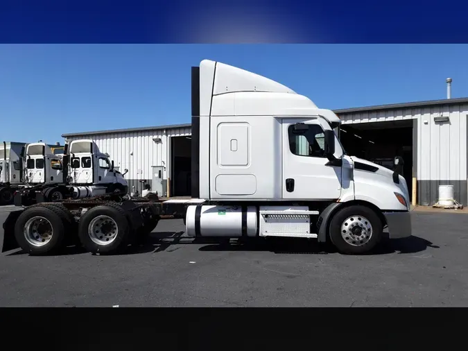 2021 Freightliner Cascadia 1267fd38ed521a6536a7d0ba5552c1b0283