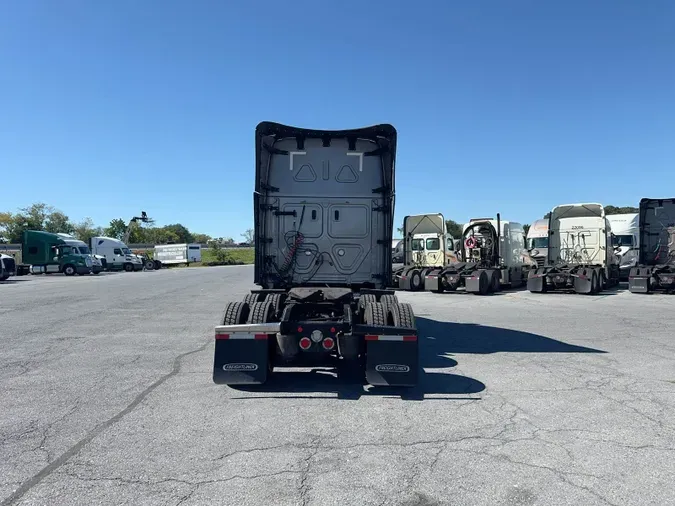 2025 Freightliner Cascadia 126