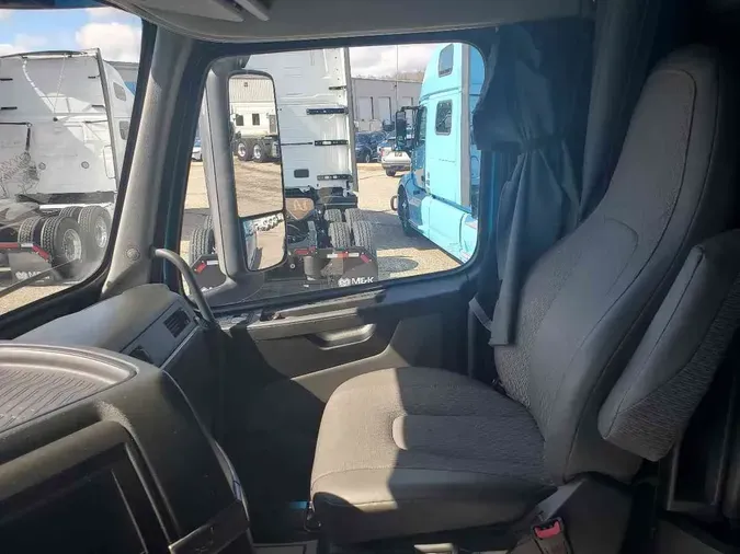 2021 VOLVO VNL64T760