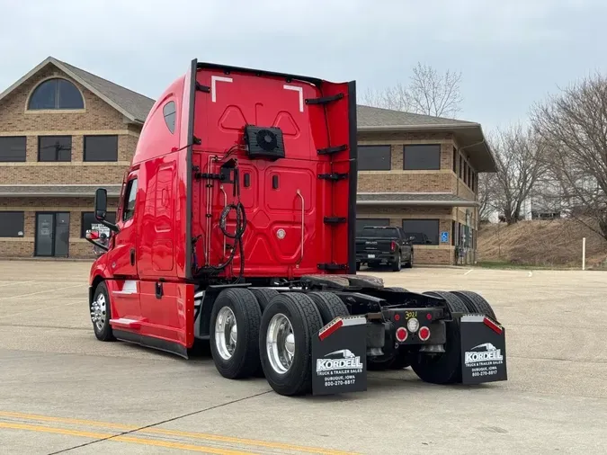 2023 FREIGHTLINER Cascadia 126