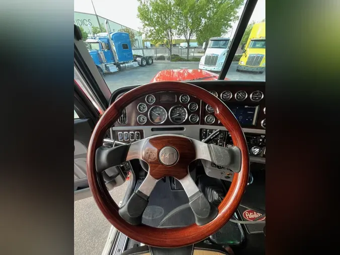 2020 Peterbilt 389