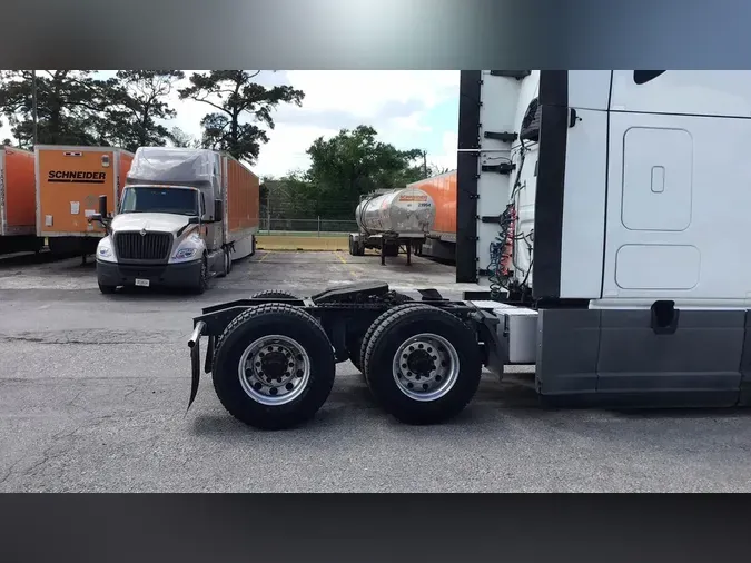 2022 Freightliner Cascadia 126