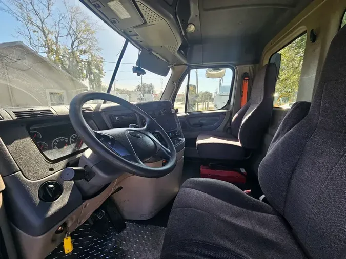 2016 FREIGHTLINER/MERCEDES CASCADIA 125