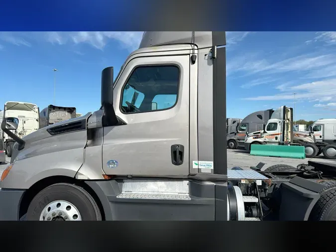 2020 Freightliner Cascadia 1267fe500d5d6079a6b2369e3eaa96e30f5
