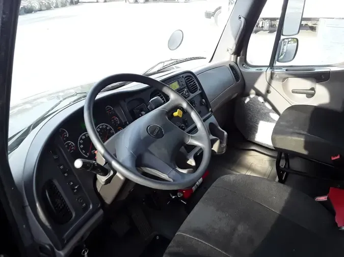 2018 FREIGHTLINER M2 106