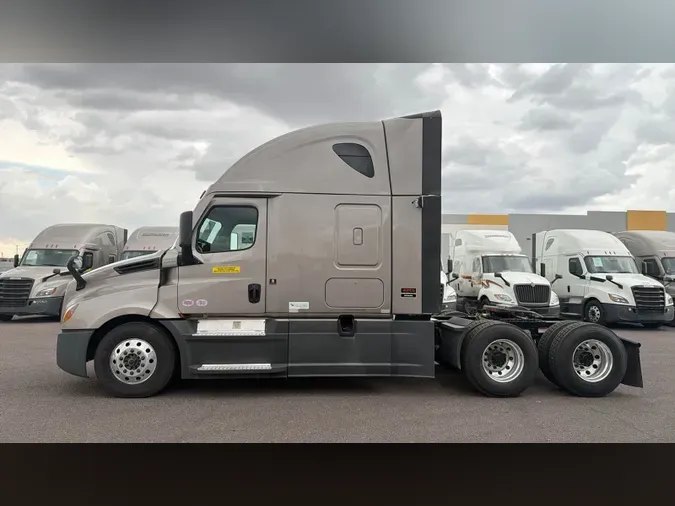 2025 Freightliner Cascadia 126