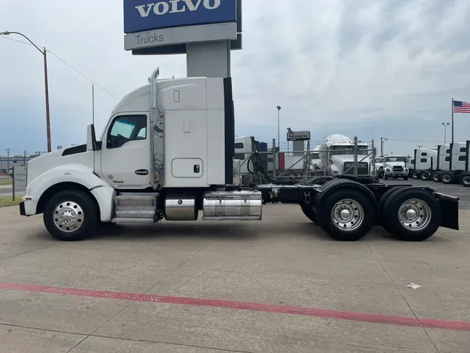 2020 KENWORTH T880