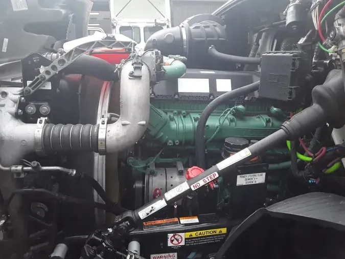 2020 VOLVO VNR64T-640