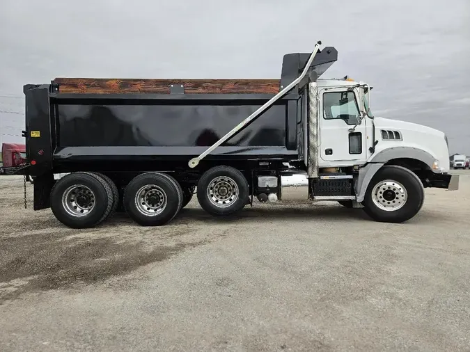 2015 MACK GU813